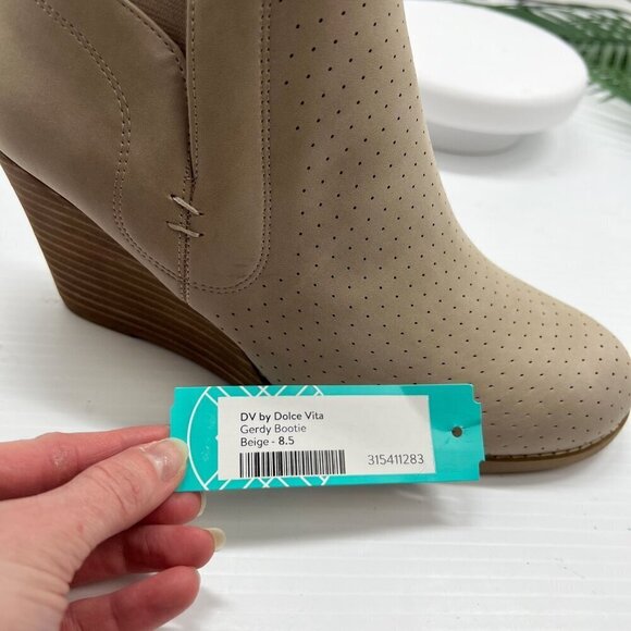 DV by Dolce Vita Gerdy Beige Perforated Round Toe Wedge Heel Booties Size 8.5 NW - Picture 11 of 11